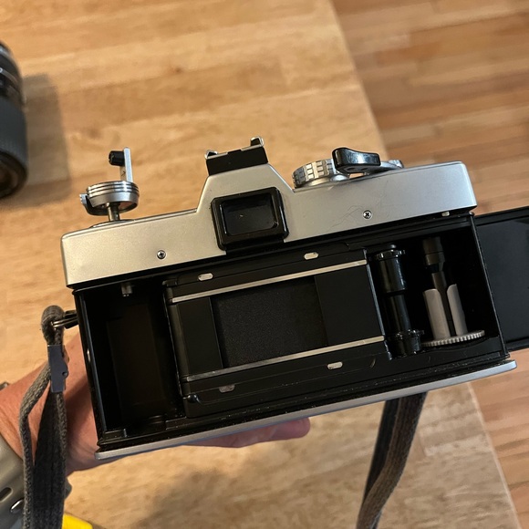 Minolta SRT 201 Film Camera w/ Minolta 50mm 1.7 And Extra Lens Japan - Picture 4 of 9